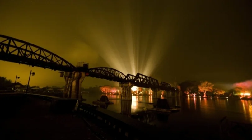 「クウェー川鉄橋週間」ショー